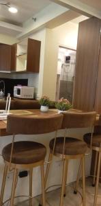 Jhon and chammy tagaytay staycation serin east