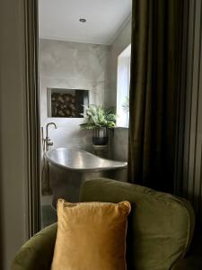 OYO The Townhouse