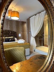 Midas room in OYO The Townhouse