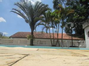 Chácara c piscina e churrasqueira em sta isabel