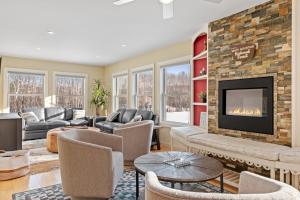 RiverNest - 1700 feet of Private Frontage on the Pemi River - 25 Acres, Sleeps 16, Close to Golf, Skiing, Hiking