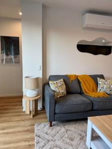 Luxury 2Bed2Bath Standalone Home With Parking