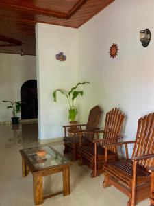 Costas Villa, Tropical Oasis, Ella Room