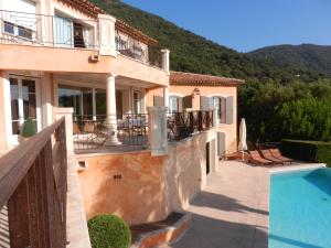 Plush Villa in Cavalaire-sur-Mer with Private Pool