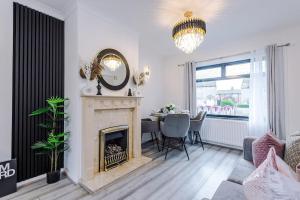 New 2 Bed House - Perfect for Contractors & Families In St Helens Weekly & Monthly Stays