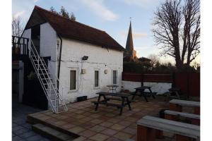 Swan Inn, Heathrow Airport