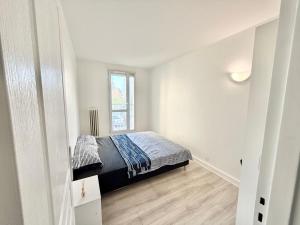 Appartements Appartement Proche de Paris, ligne 14 a pied, Parking : photos des chambres
