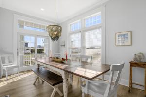 The Blue Pearl - Luxurious beachfront living with community pool!