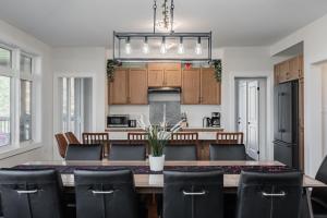 4200sqf Luxury Muskoka Estate in Lake of Bay, Huntsville