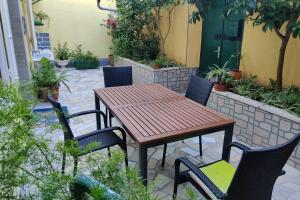 Apartments by the sea Veli Losinj, Losinj - 24154