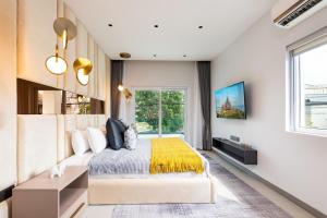 NEW Luxury Dual Villas, 9 Total Bedrooms, 7 Bathrooms, KTV, 3km to Walking Street & Beach