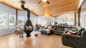 Stunning Waterfront Cottage Getaway - Maynooth