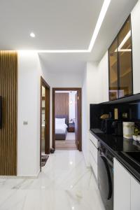 Luxury Marina Retreat, Walk to the Beach