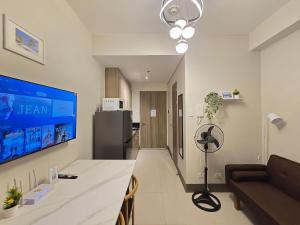 1BR Condotel with Balcony at FAME Residences #FM10