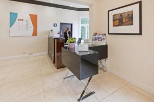 OYO The Baltimore Hotel