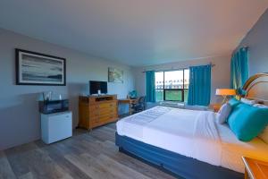King Room room in OYO Waves Hotel Newport OR - NYE Beach