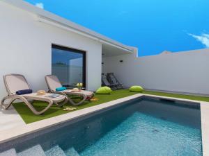 Chalet in Maspalomas with Heated Pool
