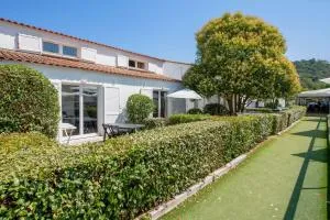Comfort Aparthotel Mandelieu la Napoule Village - 曼德琉-拉纳普勒 Comfort Aparthotel Mandelieu la Napoule Village - 曼德琉-拉纳普勒