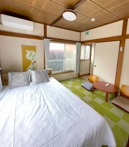 6 Min Walk from Aoto Station, Direct Access to Narita, Haneda Airports, Old house with modern renovation,