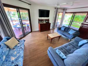 A Yearenda - Water Views -3BR - Steps to the Beach