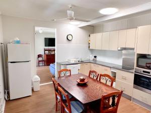 A Yearenda - Water Views -3BR - Steps to the Beach