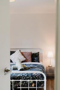 Homestead Pool House Private cabin w shared Spa Basketball court Heated Pool Minutes to Adventure Park and beaches