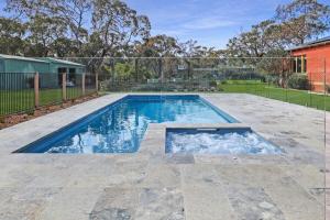 Homestead Pool House Private cabin w shared Spa Basketball court Heated Pool Minutes to Adventure Park and beaches