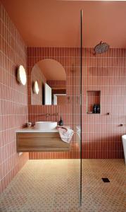 Funky family coastal retreat in a perfect location