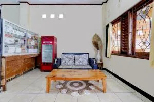 OYO 1I3676 Wisma Al-fahmi Syariah - Gandasoli