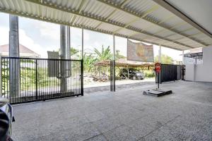 OYO Life 90649 Raja Residence Syariah