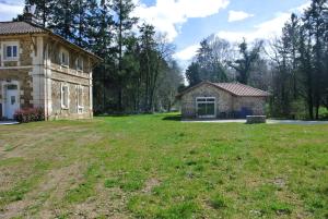B&B / Chambres d'hotes Chateau de Puycharnaud : photos des chambres