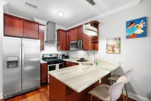 XL Studio -Deluxe Studio - Pool & Concierge