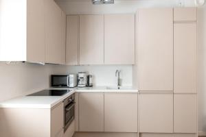 2ndhomes Unique 2-Story Apartment with Sauna & Spa