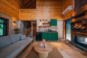 Kartepe Maşukiye de 2 oda1 salon Özel Havuzlu - Şömineli -Muhafazakar 5 Kişilik Bungalov