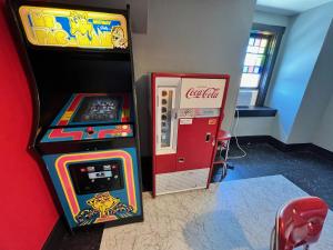 Cool, Retro Getaway in Heart of Downtown