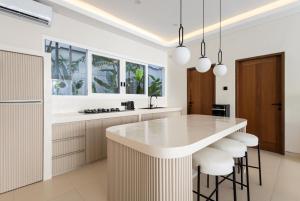 Luxe 3BR - 1 Min from Beach - Central Canggu
