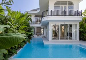 Luxe 3BR - 1 Min from Beach - Central Canggu