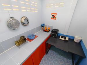 Apartment Room with Full Kitchen