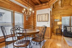 Dollywood Lane Hideaway