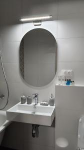 Art inspired Modern Flat near VAKE PARK with WIFI