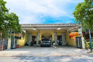 Super OYO Flagship 90723 Berlima Guest House Syariah - Sumberwaras