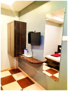 SHIRDI HOTEL Pushpanjali Near Temple