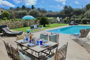 Villas L-essence du sud avec 4 suites, piscines et four a pizza : photos des chambres