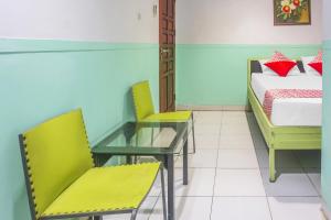 OYO 90856 Wisma Favorite Makassar Near Benteng Rotterdam