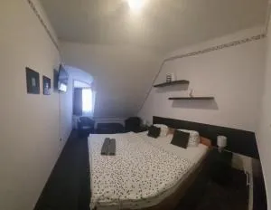 罗曼蒂克艾滕姆酒店 - 潘兹奥 - 塔塔班亚