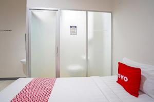 OYO Flagship 90890 Bratang Gede Residence