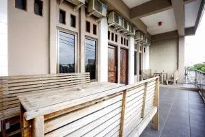 OYO Flagship 90890 Bratang Gede Residence - Krukah