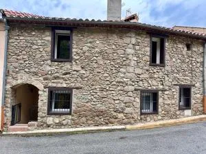 Maison de village en pierre - 圣洛朗－德塞尔当