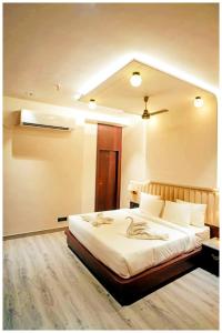 HOTEL PREMIUM MIDAS IN Near Gold Cinema
