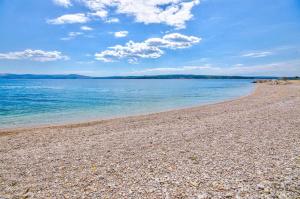 One-Bedroom Apartment Crikvenica 18